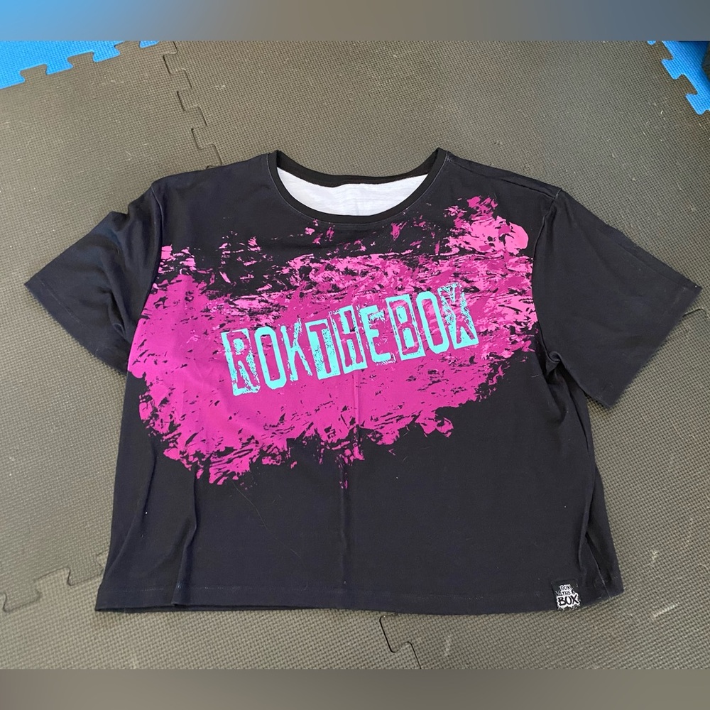 Rok the Box over sized crop tee, M